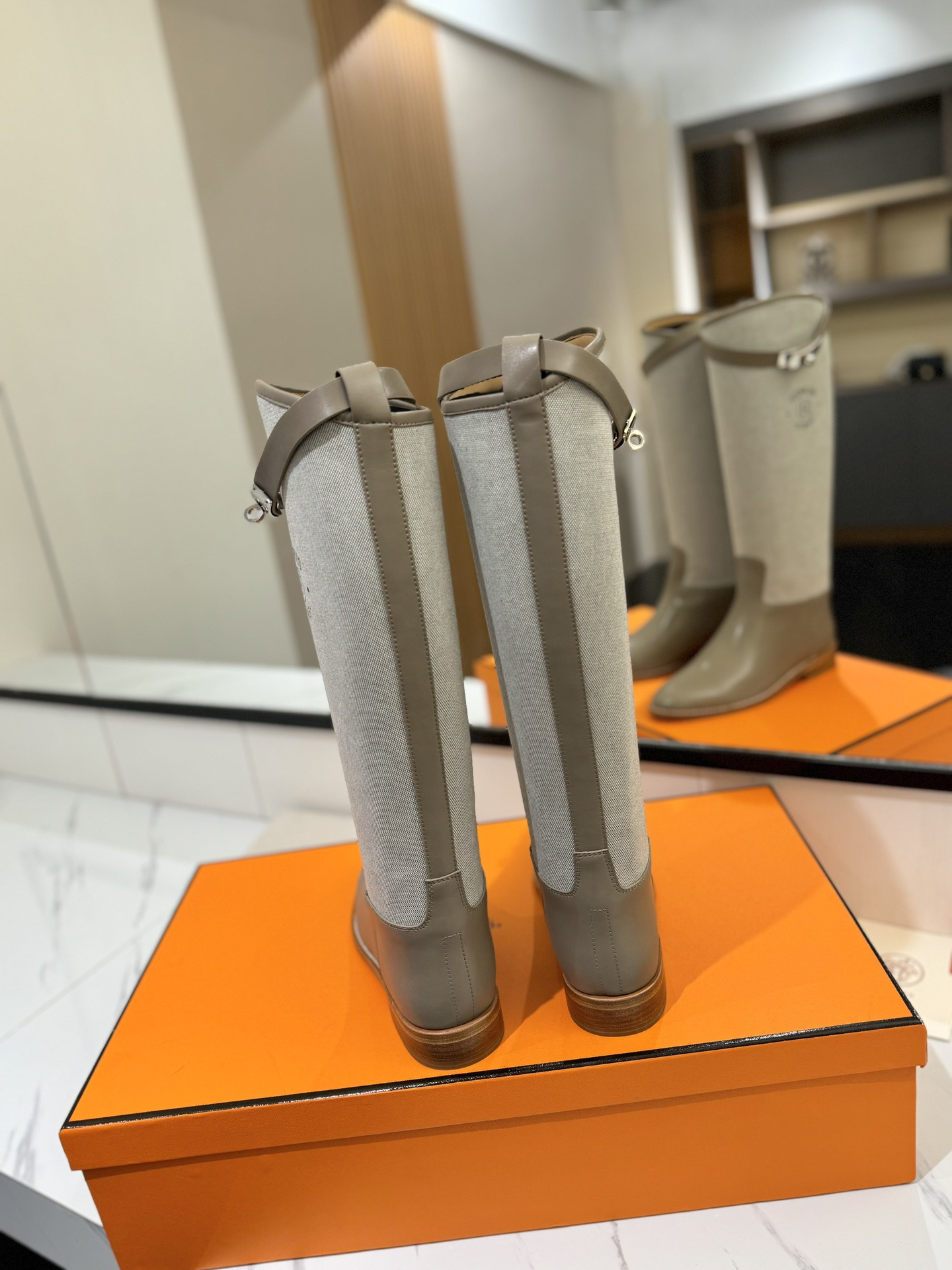 ua H**me5 jumping boots