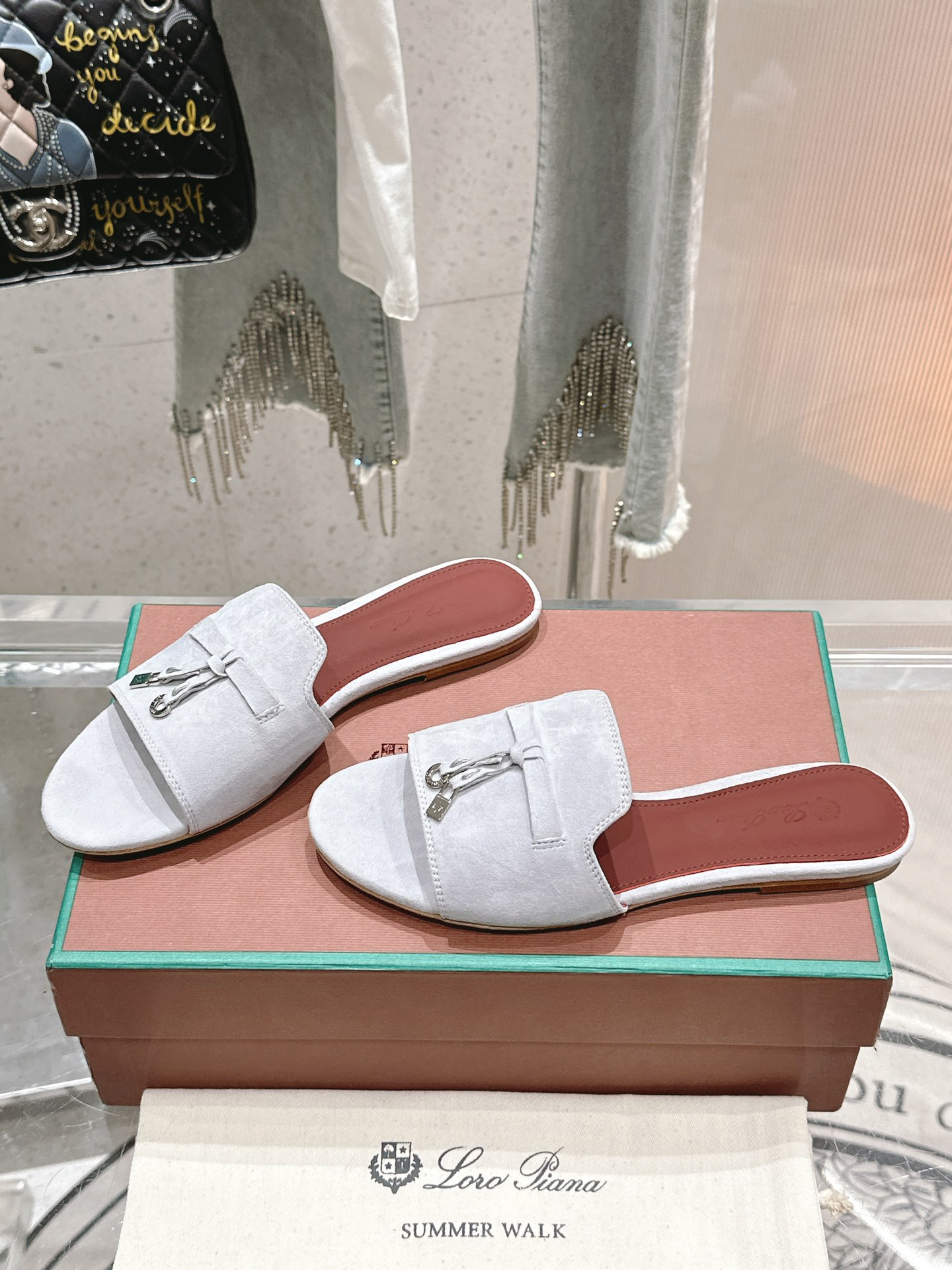 ua L**o p*ana summer charms sandal