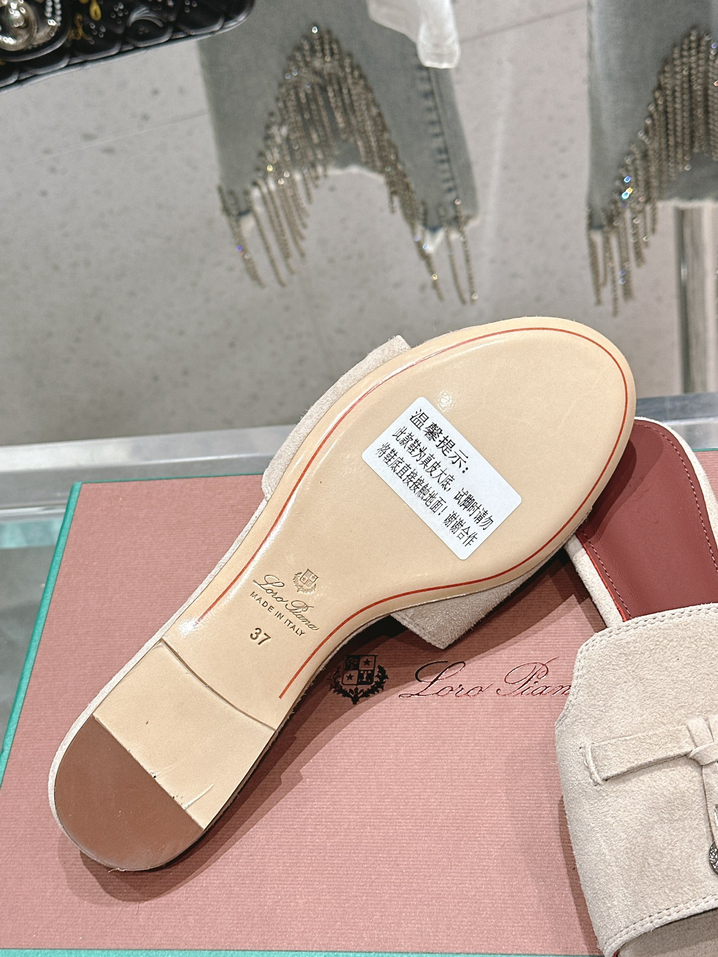 ua L**o p*ana summer charms sandal