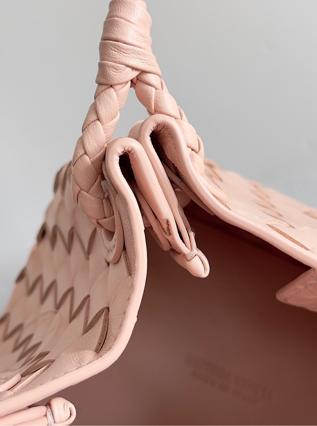 bo*te*ga Ve*ne*ta small parachute 16.5x20x17cm