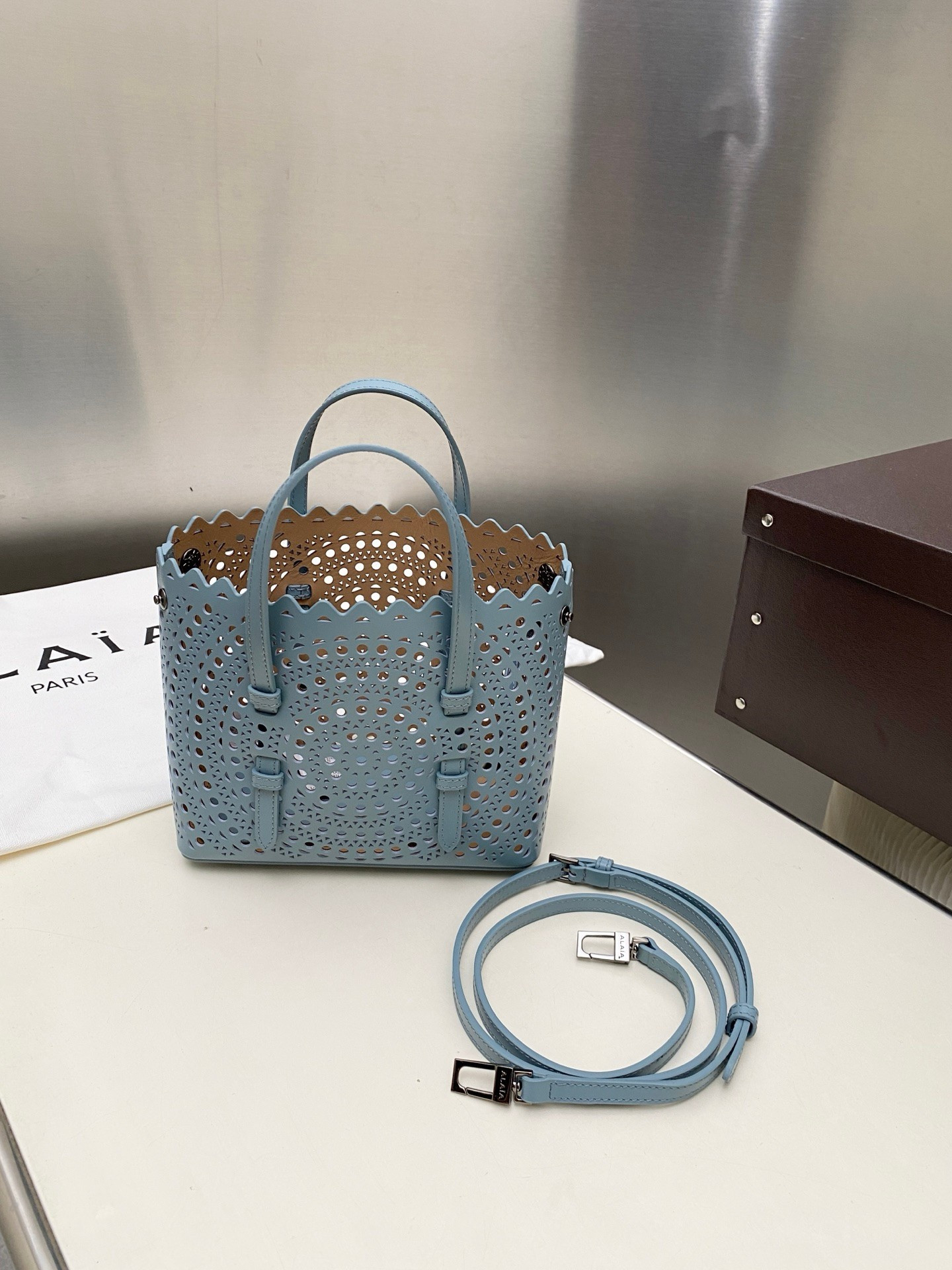 ALAÏA Mina 20 bag In Vienne Wave 20x17x10cm