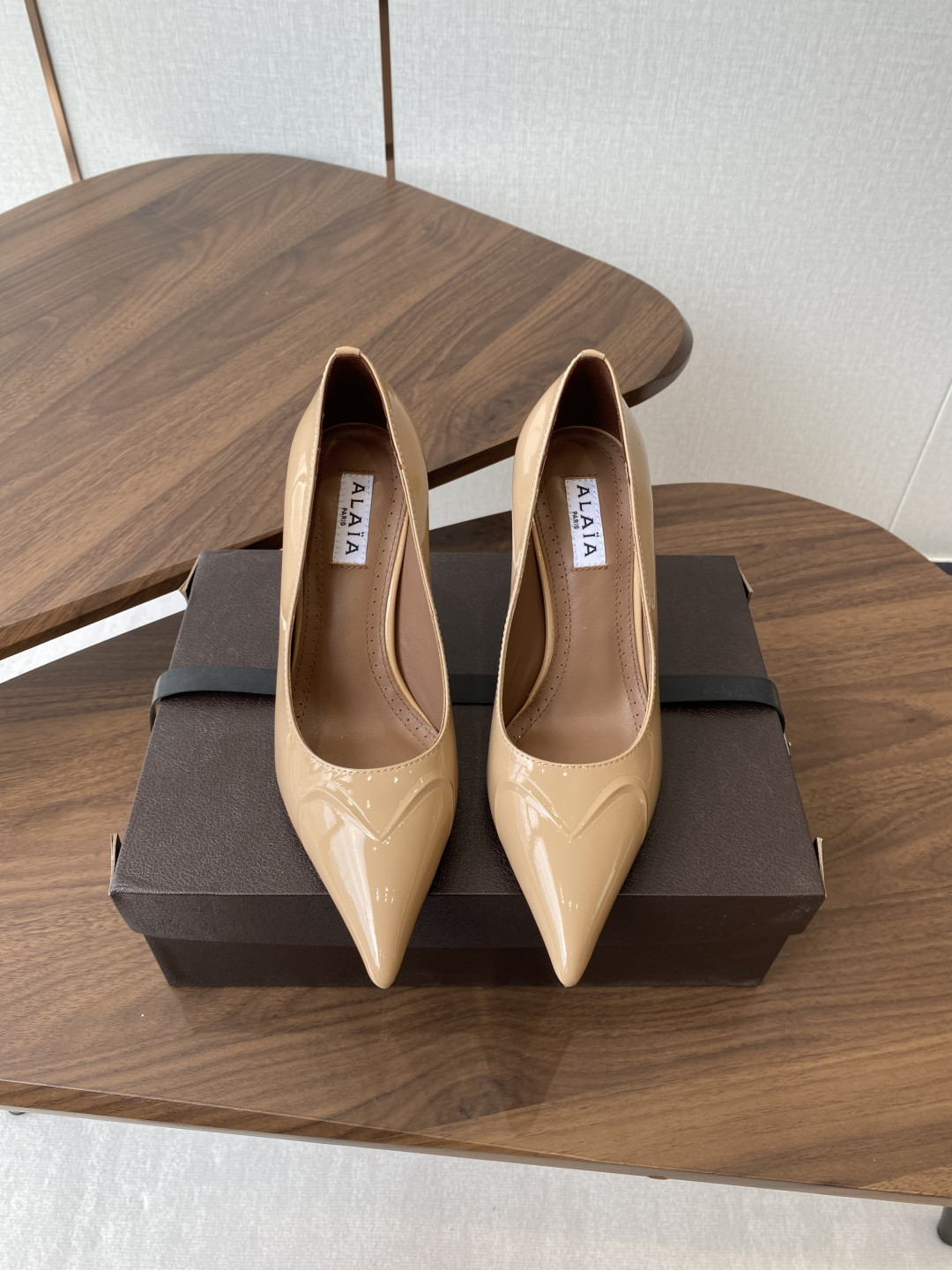 UA Alaia Pointy-Toe Pumps 9cm Heel(Customized Size 7-10 days production time)