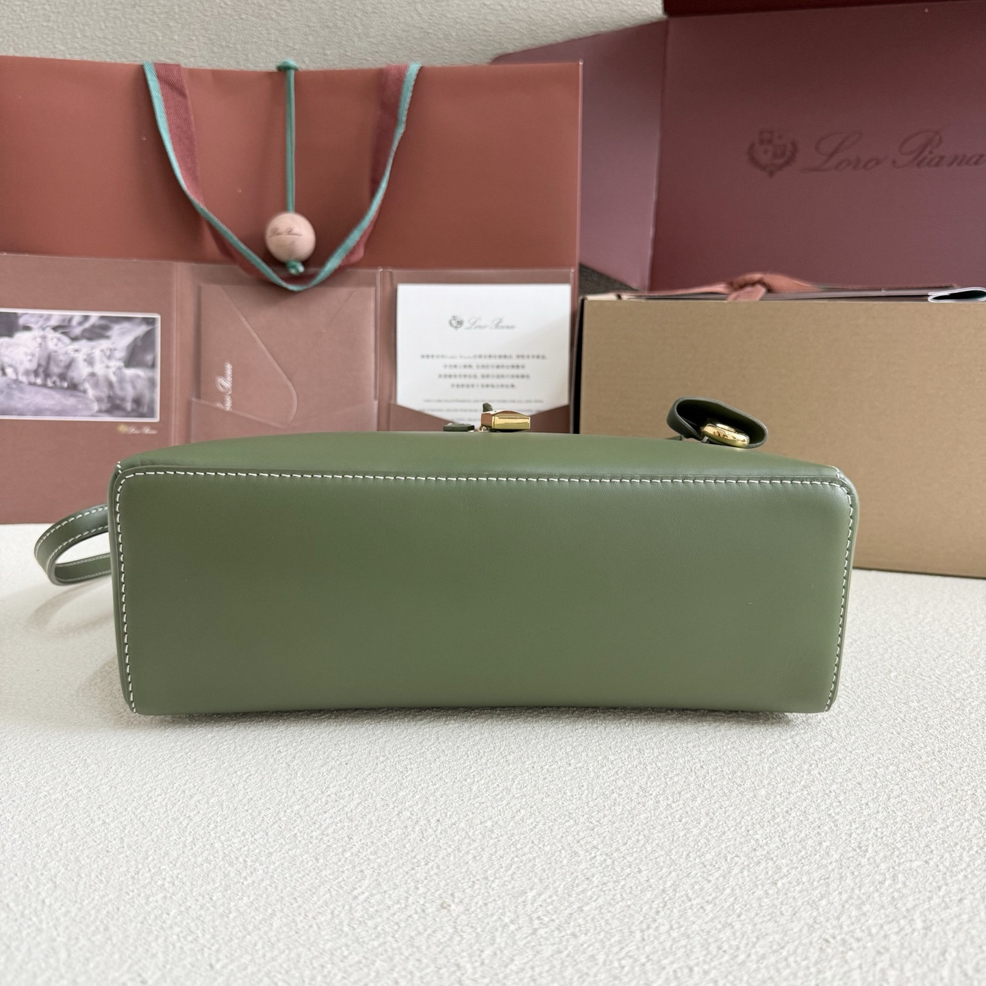 L**o p*ana extra pocket l27 calfskin 16x27x10cm