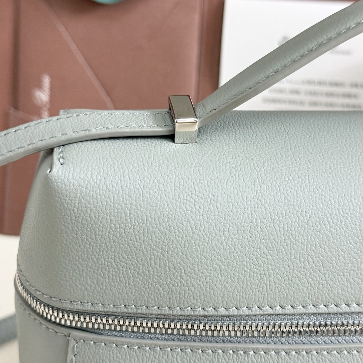 L**o p*ana extra pocket l27 calfskin 16x27x10cm