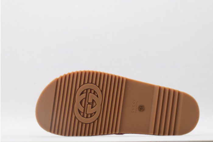G*u*i slippers