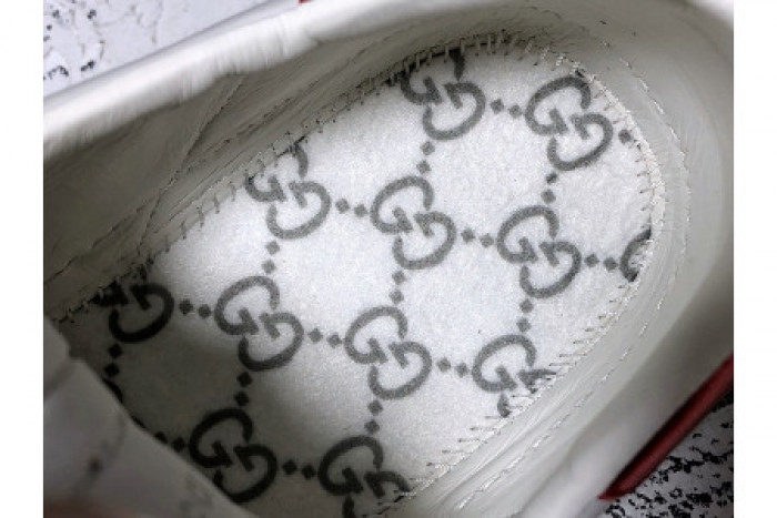 G*u*i ace embroidered low-top sneaker white with logo