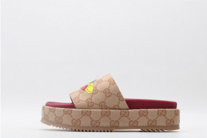 G*u*i slippers