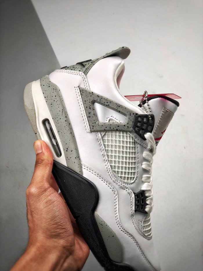 Air Jordan 4 OG “White Cement” 840606-192 (nike)