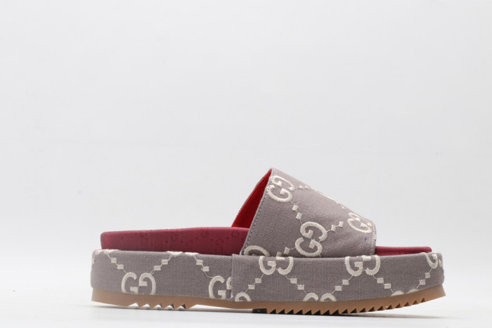 G*u*i slippers