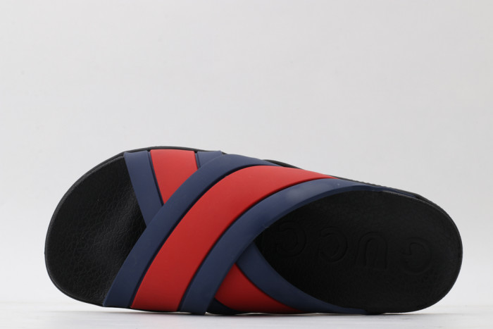 G*u*i slippers