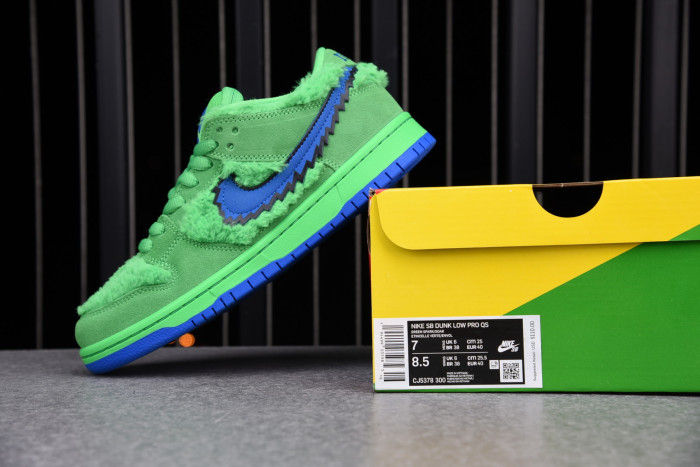 Grateful Dead x Nike SB Dunk Low “Green Bear” CJ5378-300