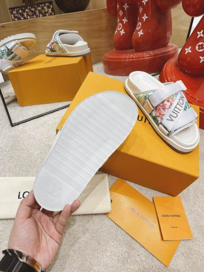 LV SLIPPERS