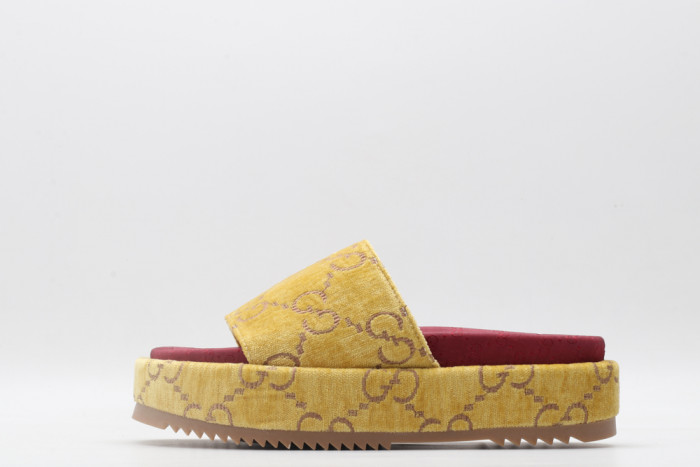 G*u*i slippers