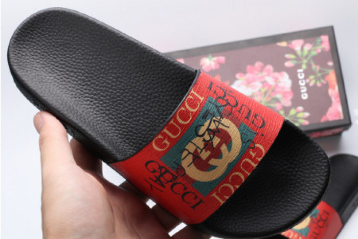 G*u*i slippers