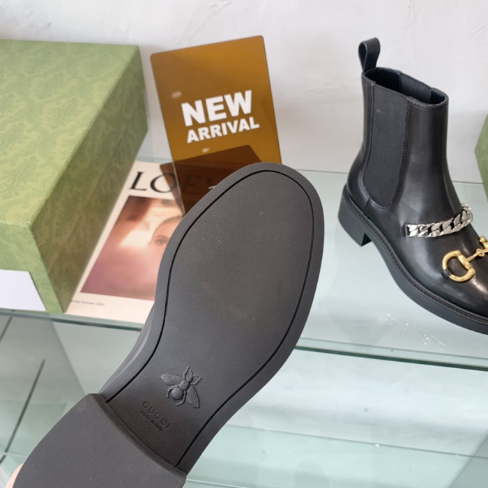 G*u*i boots