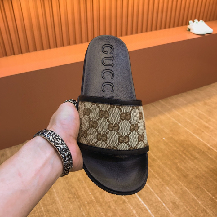 G*u*i slippers