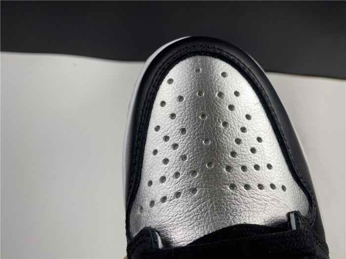 AIR JORDAN 1 HIGH OG WMNS “SILVER TOE” CD0461-001