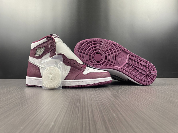 Air Jordan 1 High OG “Bordeaux” 555088-611