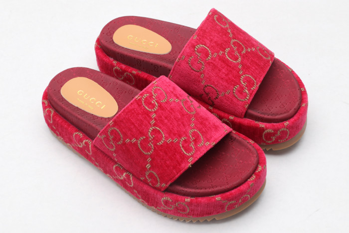 G*u*i slippers