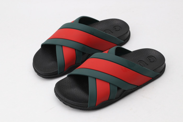 G*u*i slippers