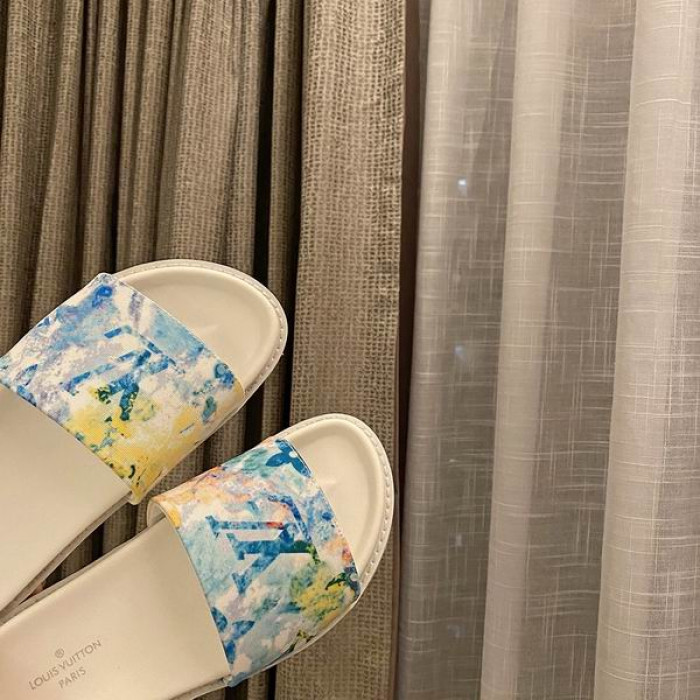 LV SLIPPERS