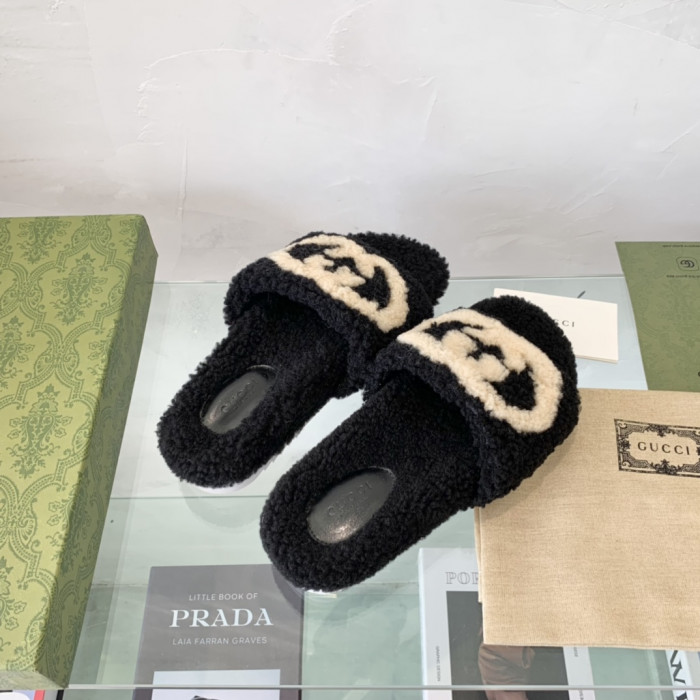 G*u*i slipper