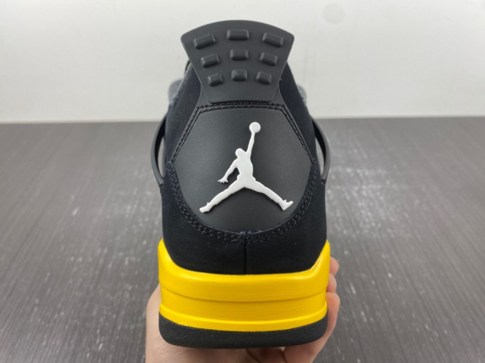 Air Jordan 4 Retro "Thunder