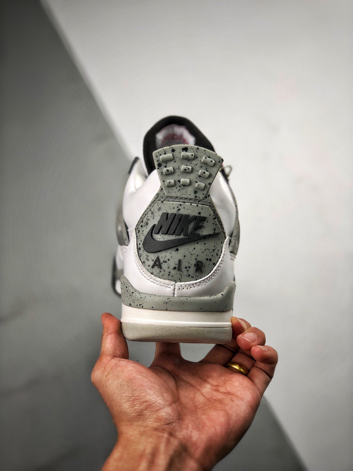 Air Jordan 4 OG “White Cement” 840606-192 (nike)