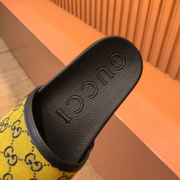 G*u*i slippers