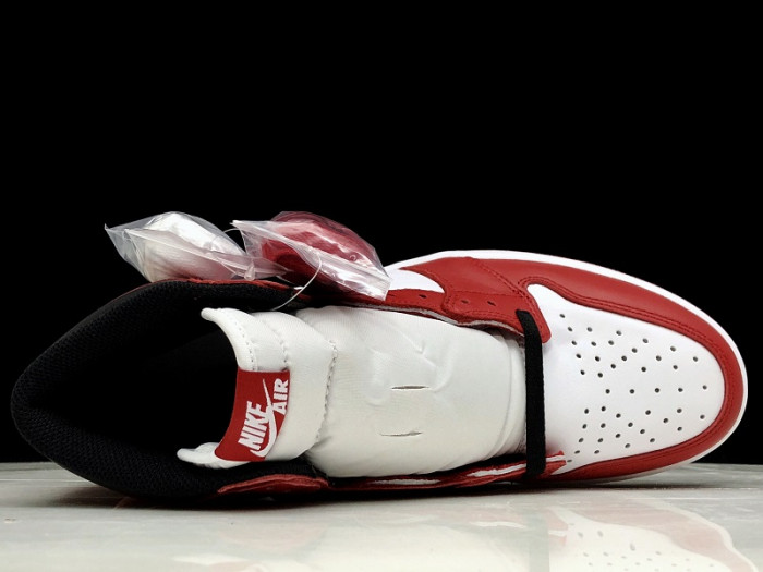 Air Jordan 1 Retro High OG "Chicago" 555088-101