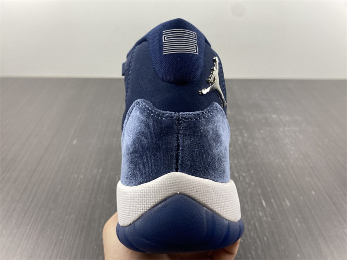AIR JORDAN 11 VELVET WMNS “MIDNIGHT NAVY” AR0715-441