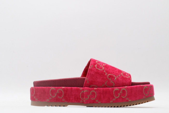 G*u*i slippers