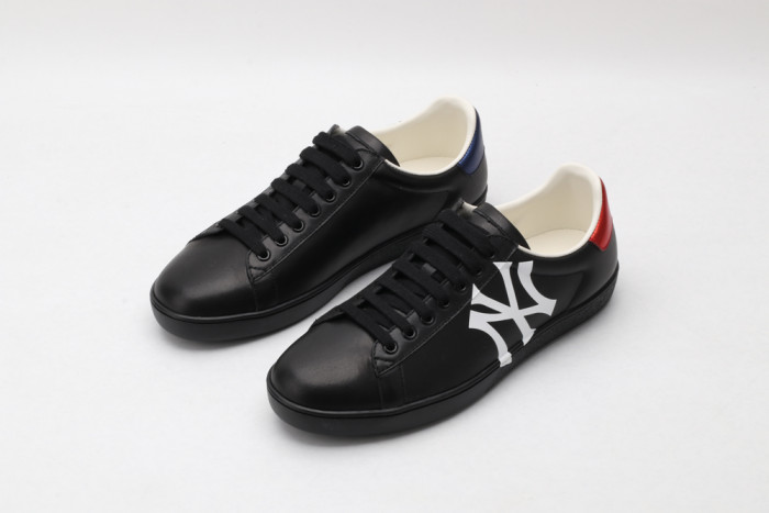 G*u*i low-top sneaker