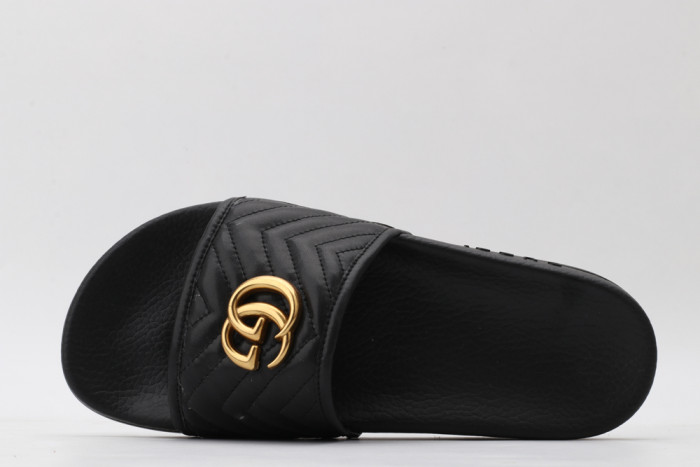 G*u*i slippers