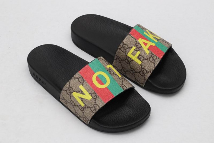 G*u*i slippers