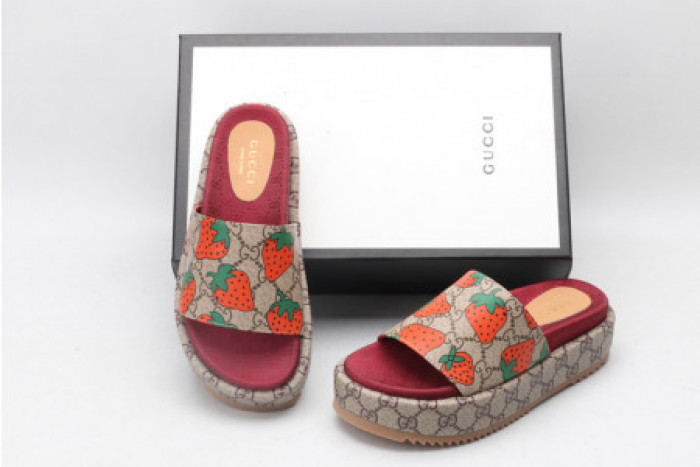 G*u*i slippers
