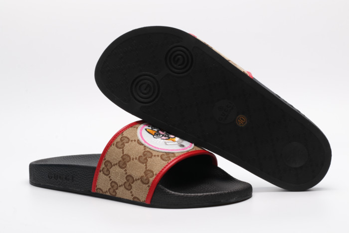 G*u*i slippers