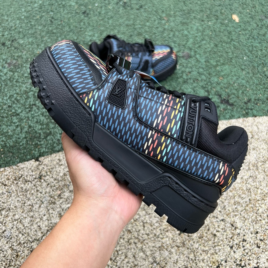 LV TRAINER MAXI Black pattern