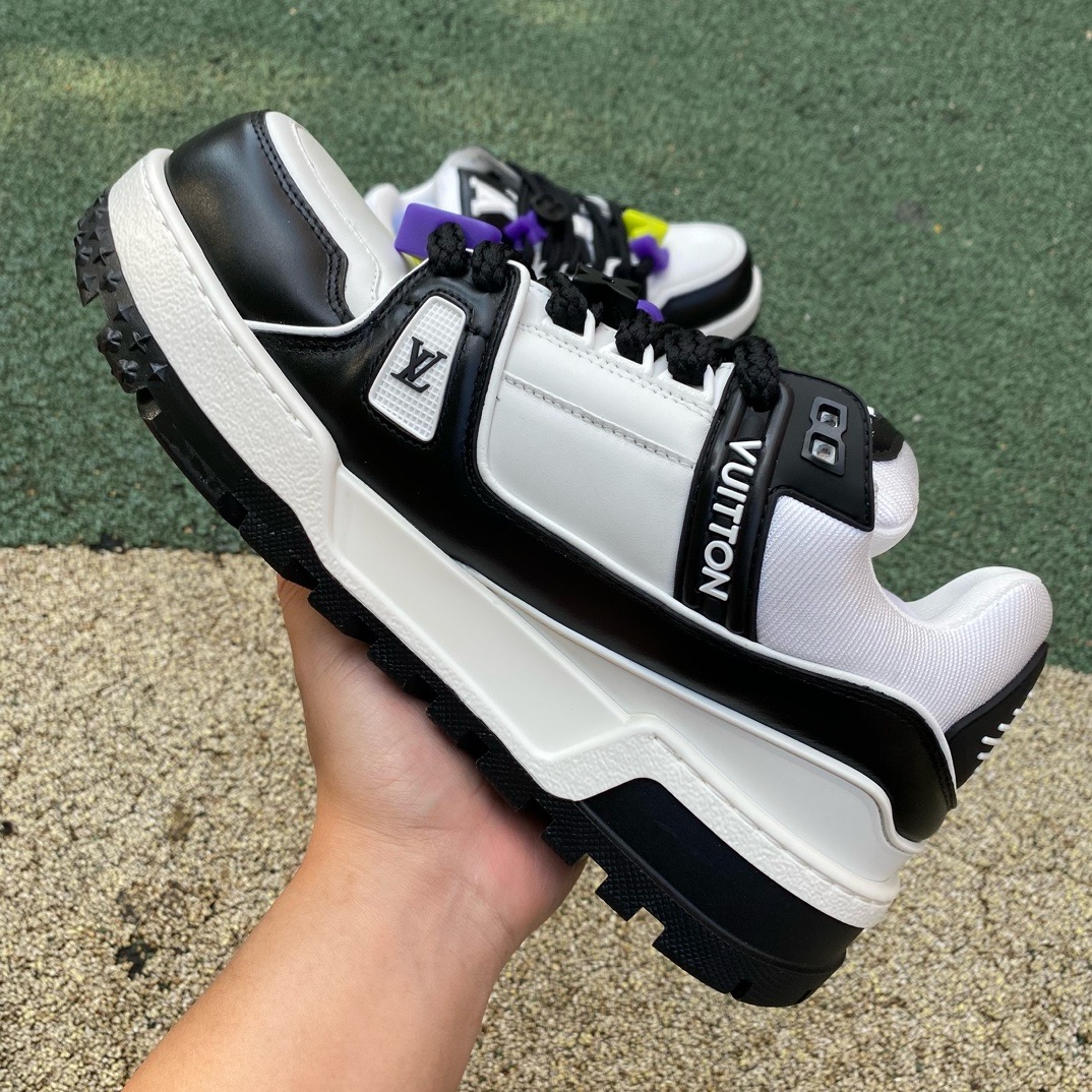 LV TRAINER MAXI black and white