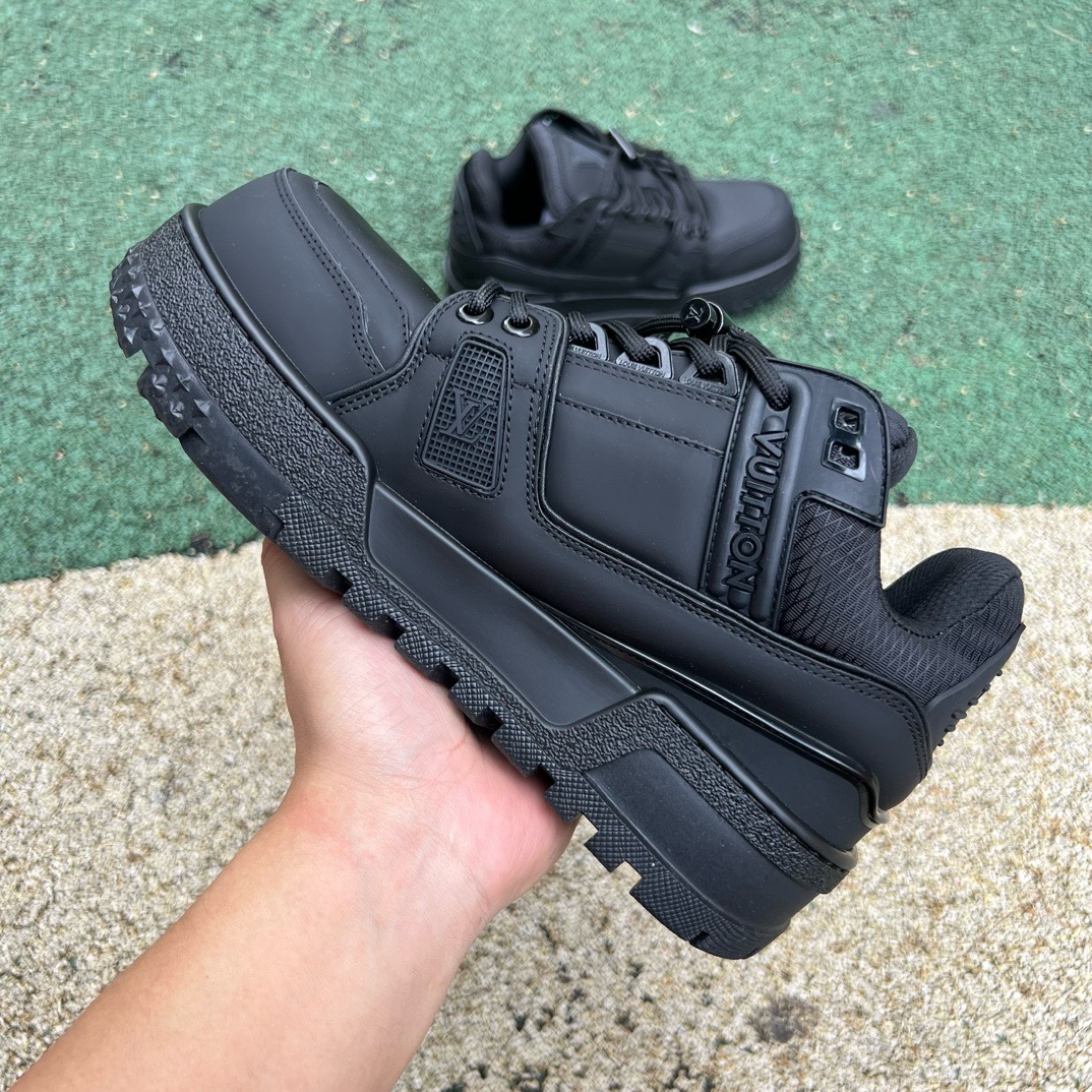 LV TRAINER MAXI all black