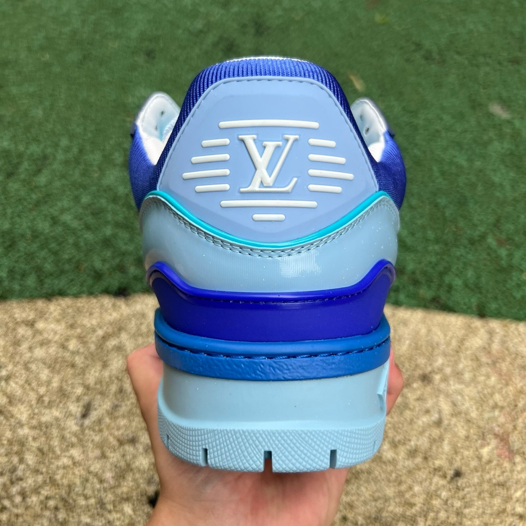 LV TRAINER MAXI Blue patent leather