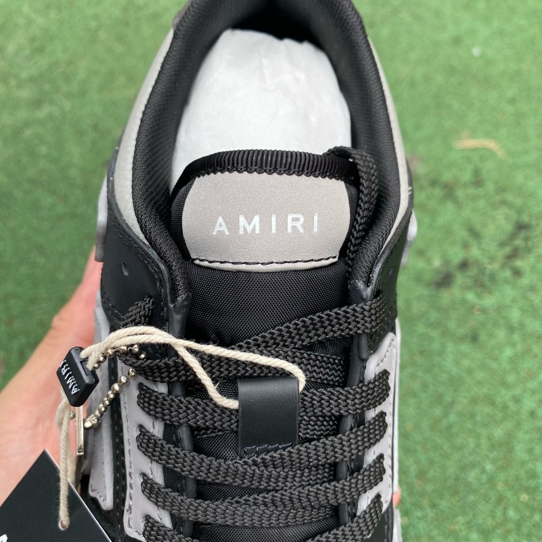 AR1M1 Low-Top Sneaker
