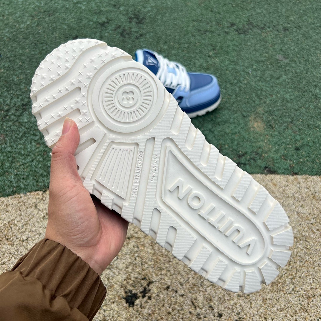 LV TRAINER MAXI Porcelain blue