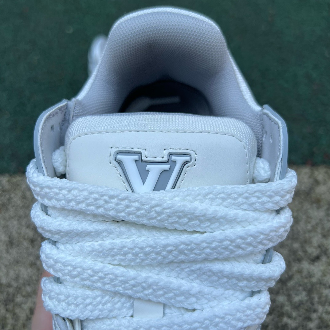 LV TRAINER MAXI White-grey