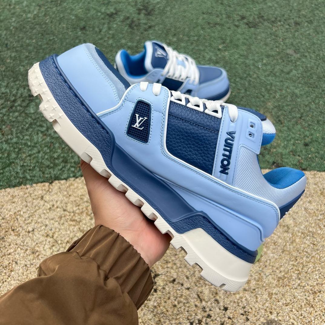 LV TRAINER MAXI Porcelain blue