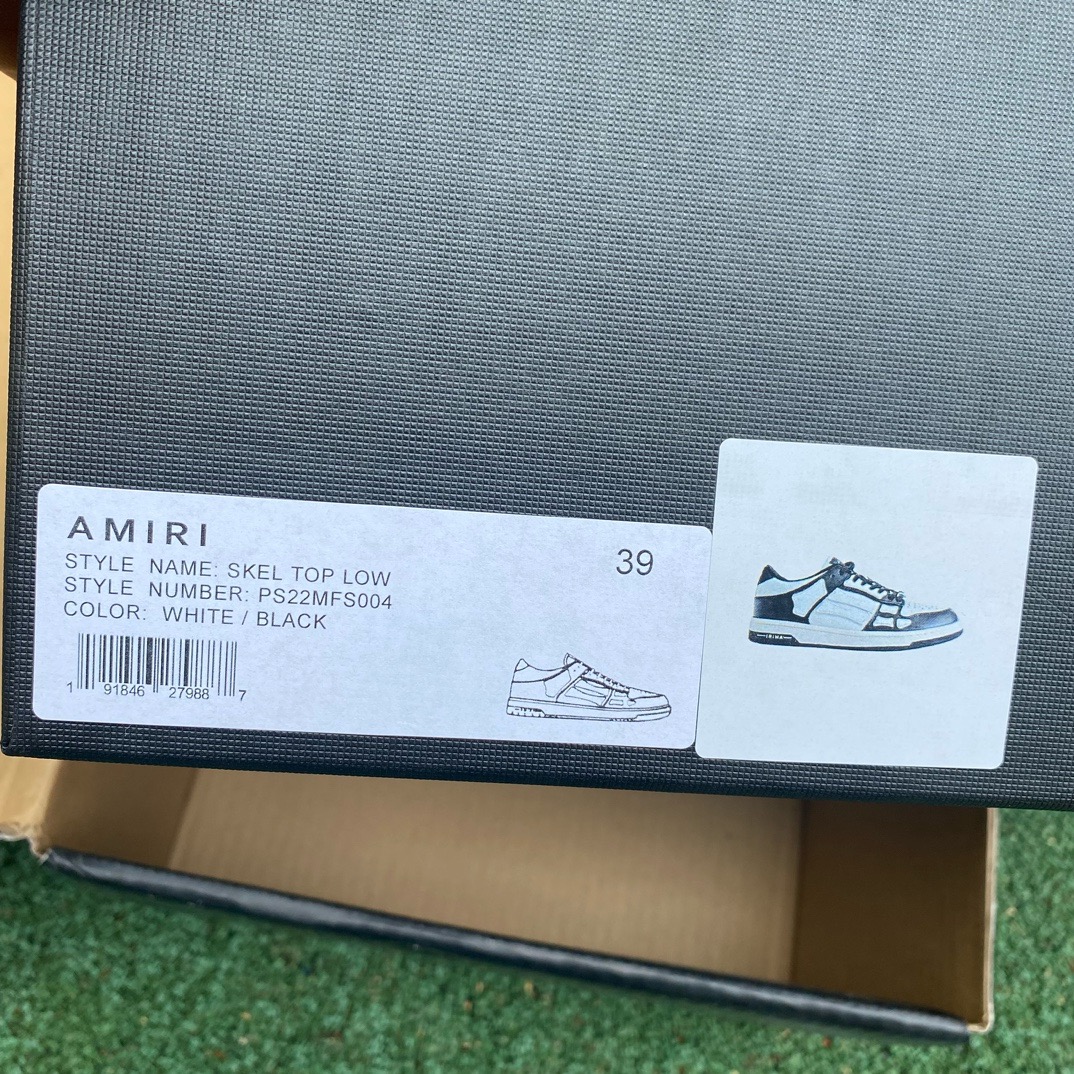AR1M1 Low-Top Sneaker