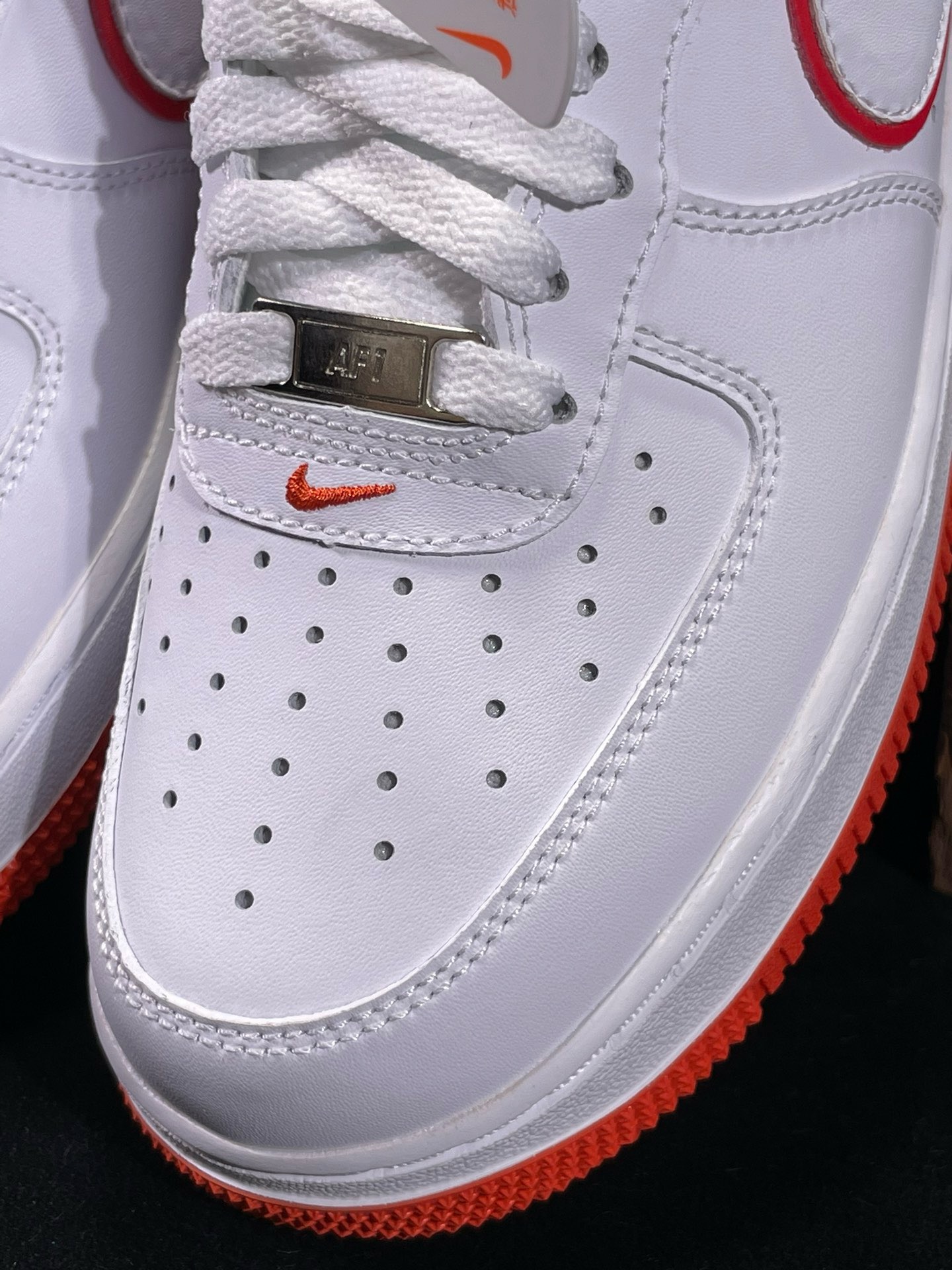 NIKE AIR FORCE 1