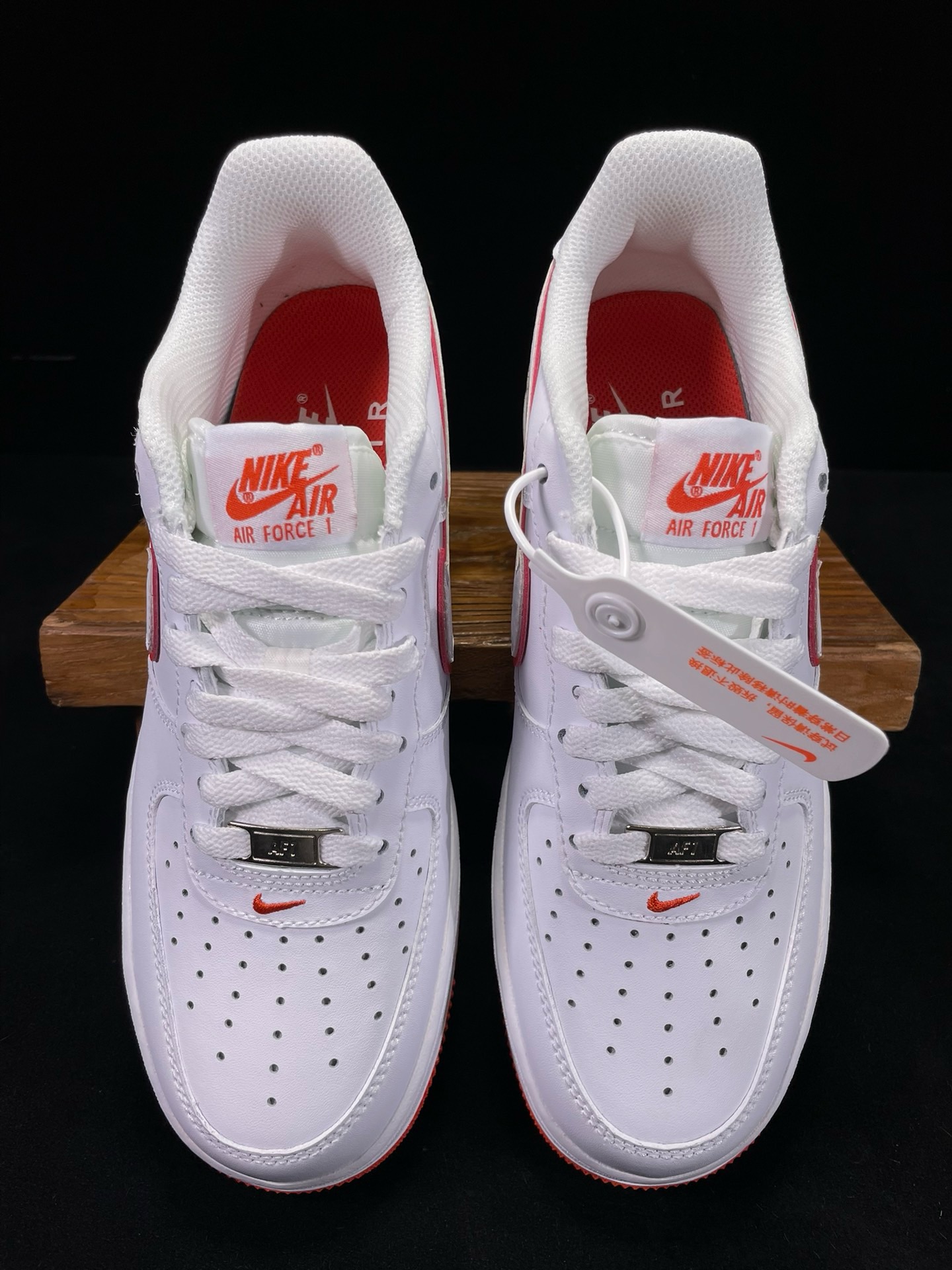 NIKE AIR FORCE 1