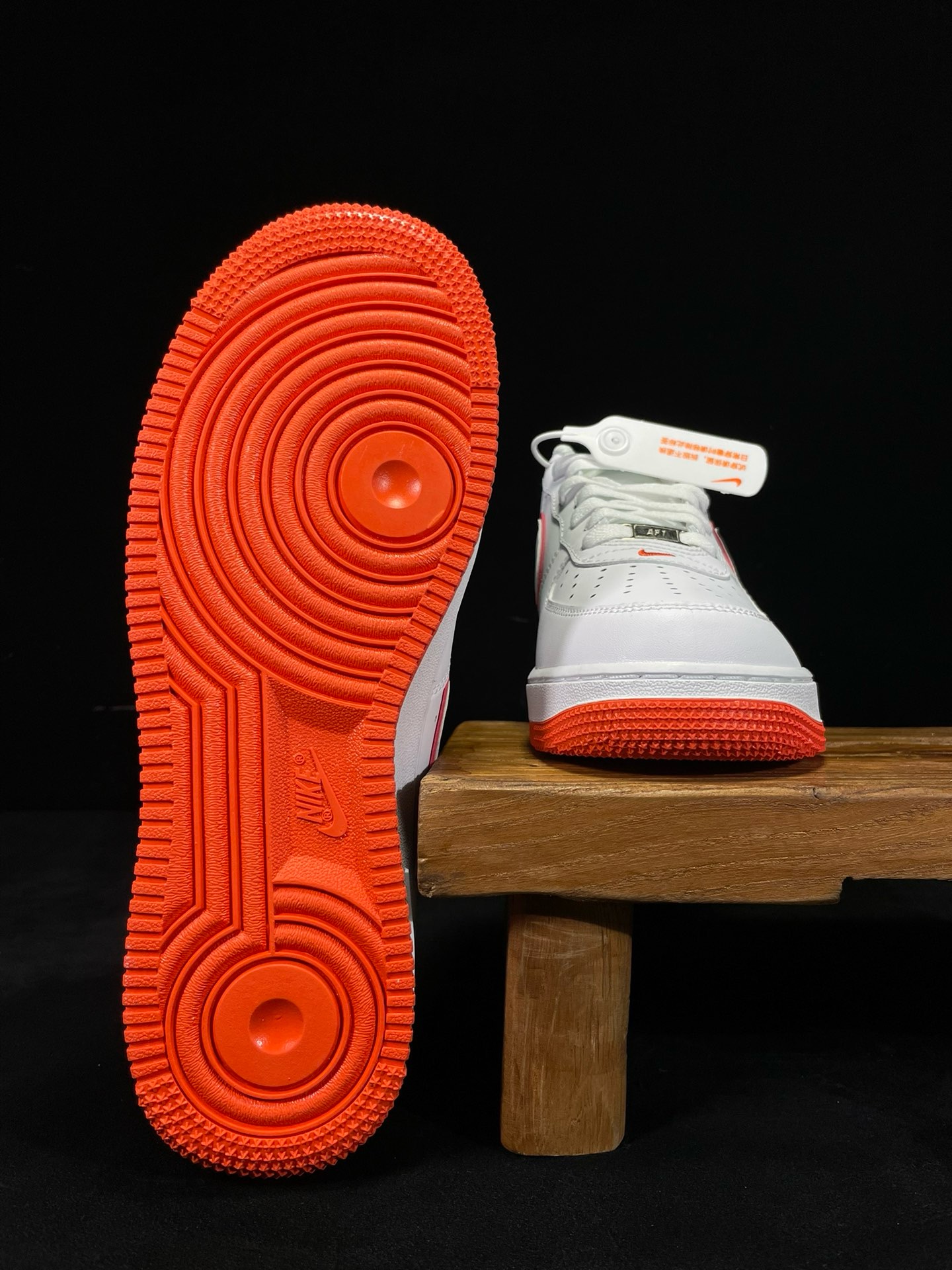 NIKE AIR FORCE 1