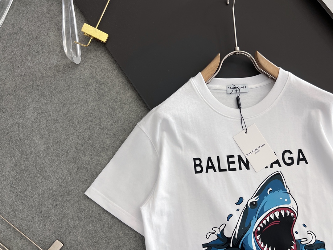 Ba*len*cia*ga t-shirts